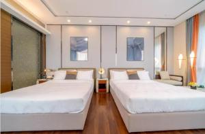 Krevet ili kreveti u jedinici u objektu Millenia Executive Apartment Guangzhou East Railway Station Zhujiang New Town Branch - Free Shuttle Bus to Canton Fair Complex During Canton Fair Period
