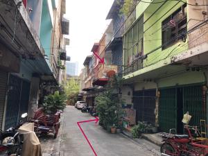 an alley with buildings and plants on a street at AB HOSTEL in Makkasan