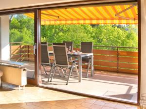 a screened in porch with a table and chairs at Ferienhaus Stäffele in Überlingen