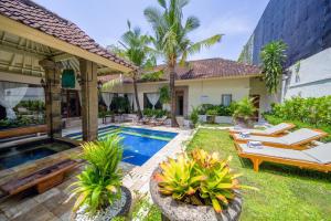 a backyard with a swimming pool and a house at Villa CHANDI 2 - Legian - Seminyak - 5 Bedroom 4 Bathroom Villa - Great Location ! in Seminyak