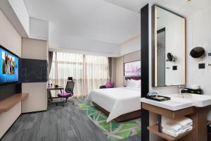 Een TV en/of entertainmentcenter bij Hampton by Hilton Shenzhen Baoan Stadium
