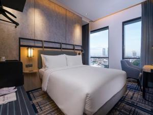 Mercure Surabaya Manyar客房内的一张或多张床位