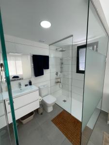 A bathroom at Valentino Golf II Villamartin