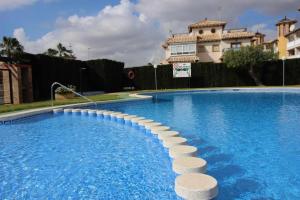 Basen w obiekcie Relax Family home Zenia bulevard lub w pobliżu