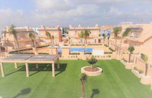 Der Swimmingpool an oder in der Nähe von Duplex campoamor heated pool