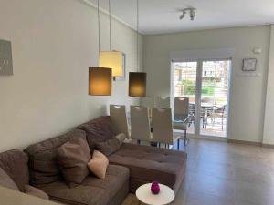 Ein Sitzbereich in der Unterkunft Duplex campoamor heated pool