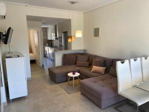 Ein Sitzbereich in der Unterkunft Duplex campoamor heated pool