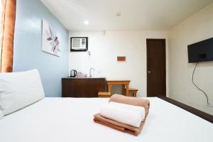 Postel nebo postele na pokoji v ubytování Arzo Hotel Makati
