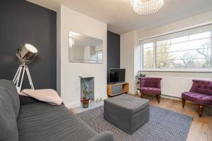 אזור ישיבה ב-Charming Chiswick flat by UnderTheDoormat