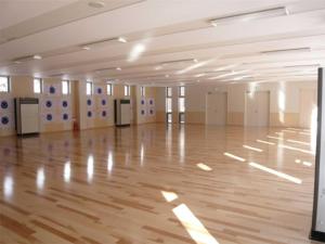 an empty hall with a wooden floor and white walls at Labo Land Kurohime "rental cottage cottage" - Vacation STAY 62600v in Shinano