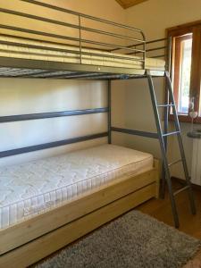 Edelweiss Apt29 tesisinde bir ranza yatağı veya ranza yatakları