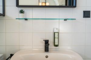 Ένα μπάνιο στο MyFlat - Bright Apartment near Central Station
