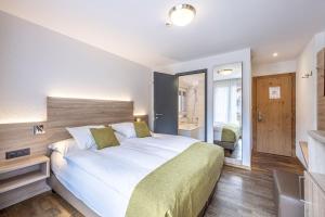 En eller flere senger på et rom på Hotel Bristol