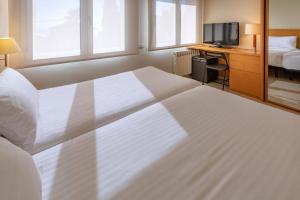 Łóżko lub łóżka w pokoju w obiekcie Apartments Playa de Castelldefels