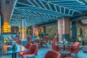 Echor Palm Bliss Riverside Resort & Spa Kasol 레스토랑 또는 맛집