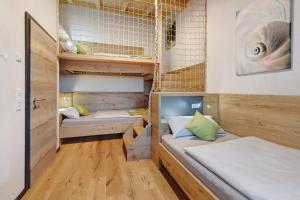 a room with two bunk beds in it at Ferienwohnungen Bosserthof in Donaueschingen