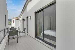 Balkón nebo terasa v ubytování Graça House