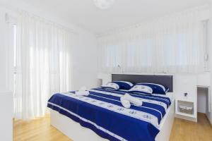 Кровать или кровати в номере Apartment Royal