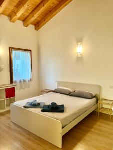 a bedroom with a large bed in a room at Ca' Mantoet Valdobbiadene in Valdobbiadene