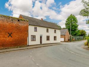 an old brick building on the side of a road at 4 Bed in Markeaton 88665 in Derby