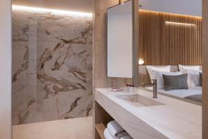 Koupelna v ubytování Hôtel Spa Restaurant Villa Castellane