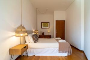 A bed or beds in a room at Lovely porto studios
