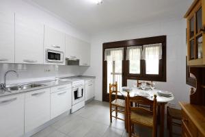 Η κουζίνα ή μικρή κουζίνα στο Oleta 9 Acogedor apartamento en San Sebastian