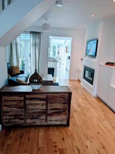 a living room with a large wooden coffee table at Cardiff 2 Bedroom Luxury House in Cardiff