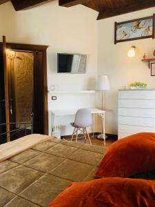 a bedroom with a bed and a table and a chair at Il Casale di Luisa in Modica
