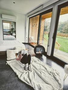 VIBE LUXURY CABINS的休息区