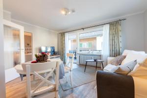a living room with a couch and a table at Bergjuwel in Garmisch-Partenkirchen