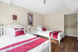 Кровать или кровати в номере Luxury 2-Bedroom with Private Bathroom Share House