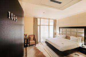 Katil atau katil-katil dalam bilik di Paris Hotel Yerevan