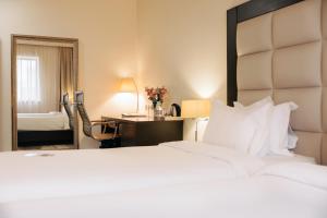Katil atau katil-katil dalam bilik di Paris Hotel Yerevan