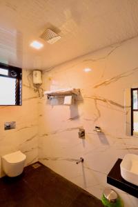 Ванна кімната в LA VIE ALIBAUGH