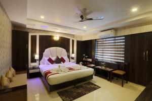 Ένα ή περισσότερα κρεβάτια σε δωμάτιο στο Hotel Blue Bird, Nagaon +40 φωτογραφίες