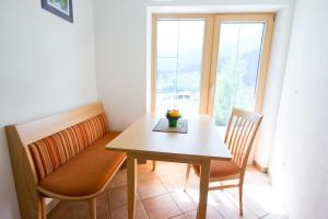A seating area at Apart Bergecho Még 37 kép