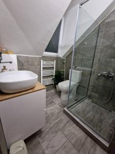 Un baño de Supreme studio