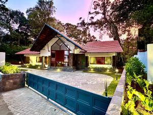 Der Swimmingpool an oder in der Nähe von Elixir Woods Luxury Resort And Spa, Munnar
