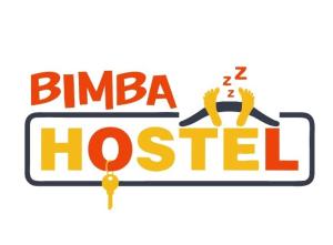 um logótipo para um hostel com uma pessoa a saltar de uma caixa em Bimba Hostel - Salvador - BA em Salvador