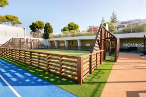 Tenis lub squash w obiekcie AluaSoul Mallorca Resort - Adults only lub w pobliżu