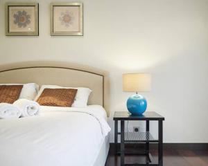 Katil atau katil-katil dalam bilik di Authentic 2 bdr in Anantara Resort Palm Jumeirah