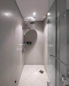 Bilik mandi di Authentic 2 bdr in Anantara Resort Palm Jumeirah