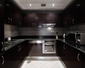 Dapur atau dapur kecil di Authentic 2 bdr in Anantara Resort Palm Jumeirah