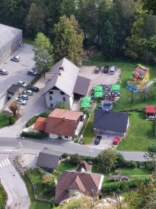 Herní místnost nebo prostor pro děti v ubytování Hostel in picerija Špajza