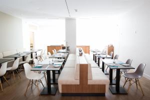 En restaurant eller et spisested på Hôtel des Voyageurs Boutique