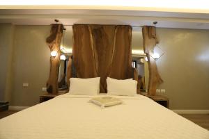 a bedroom with a large bed with two pillows at Hotel 1 Maji in Pogradec