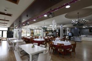 Restaurace v ubytování Hotel 1 Maji