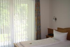 Postel nebo postele na pokoji v ubytování Hotel-Gasthof zur Krone