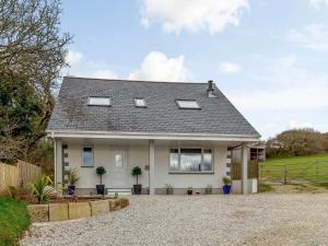 a house with a gravel driveway at 3 Bed in Looe 51029 in Saint Cleer
